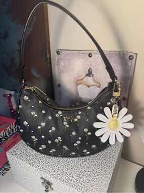 Betsy Johnson XOX Daisy Embroidered Black Shoulder Bag with Daisy Charm NWT